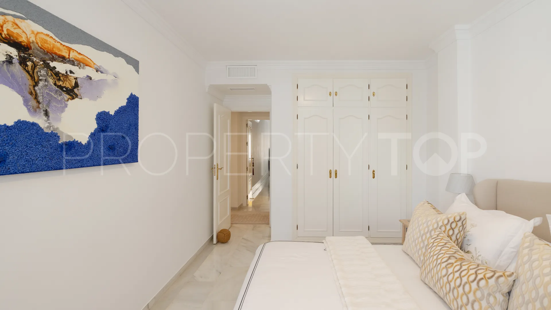Apartamento de 4 dormitorios a la venta en Marbella Ciudad