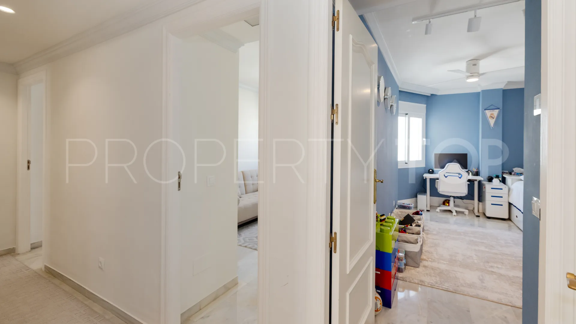 Apartamento de 4 dormitorios a la venta en Marbella Ciudad