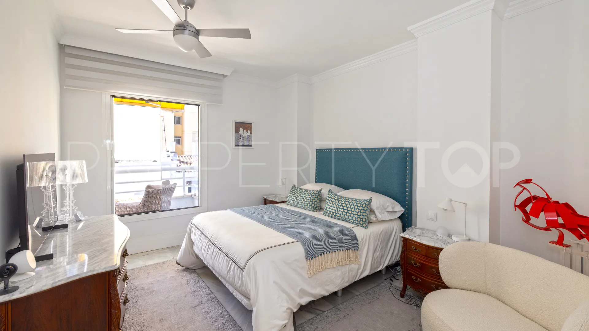 Apartamento de 4 dormitorios a la venta en Marbella Ciudad