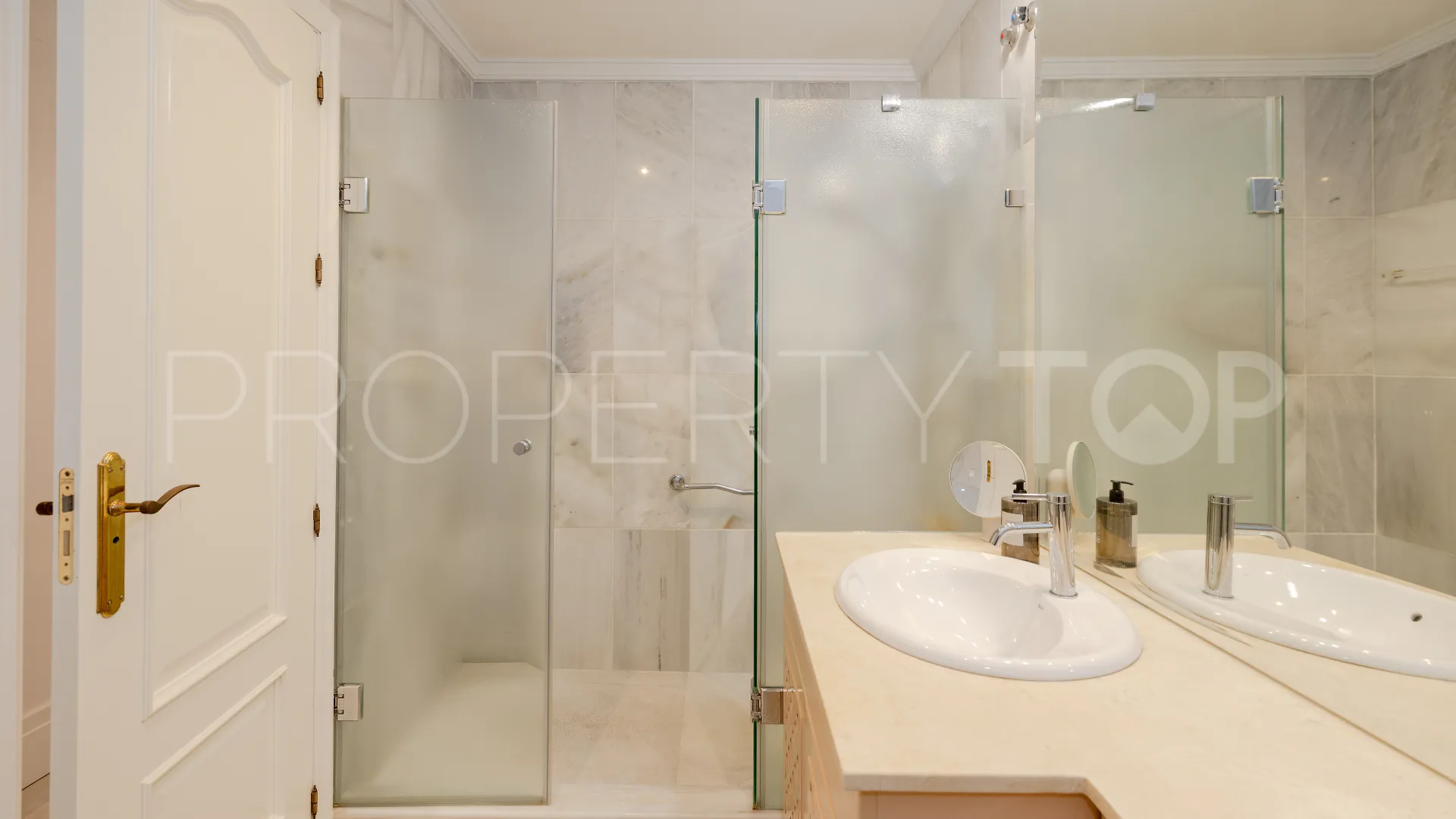 Apartamento de 4 dormitorios a la venta en Marbella Ciudad