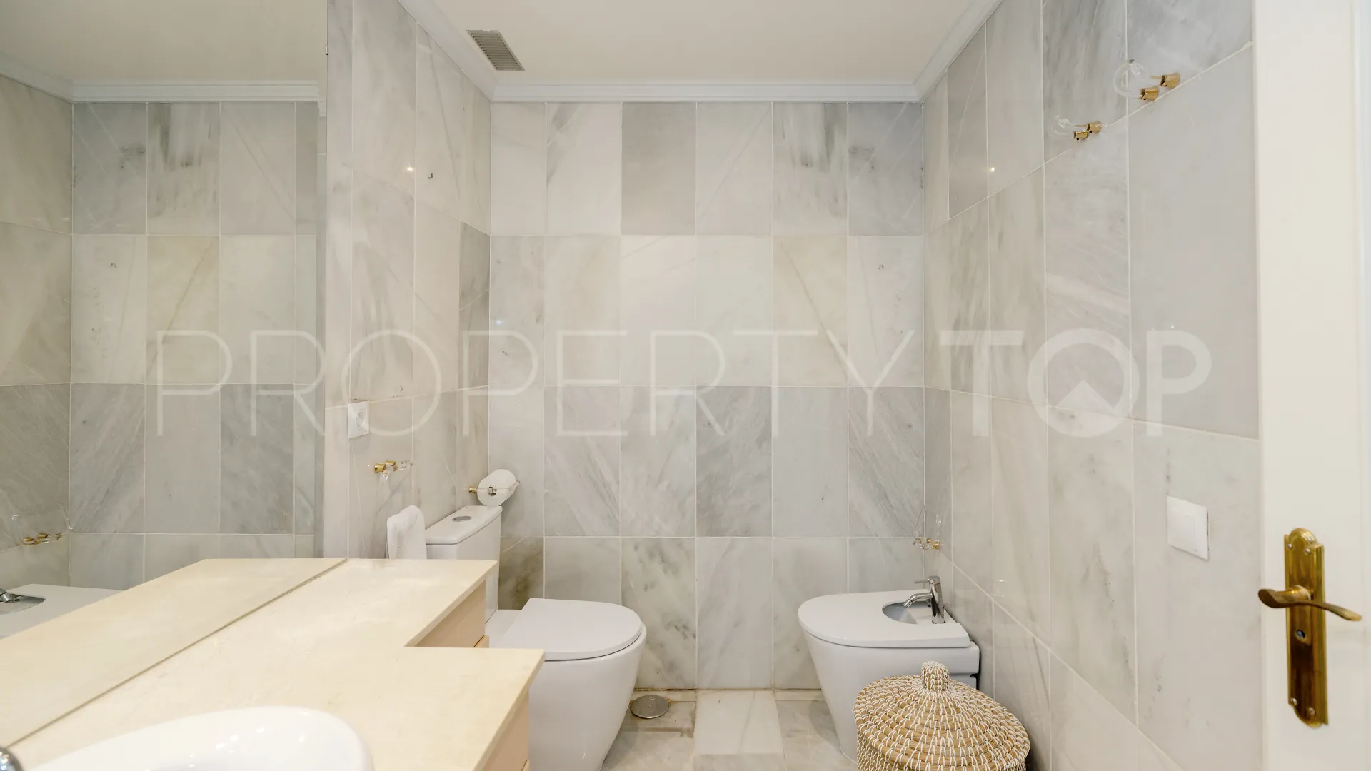 Apartamento de 4 dormitorios a la venta en Marbella Ciudad