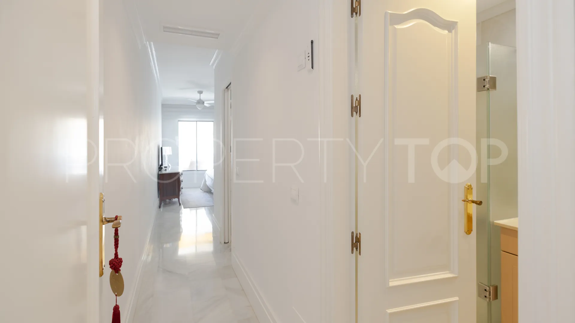 Apartamento de 4 dormitorios a la venta en Marbella Ciudad