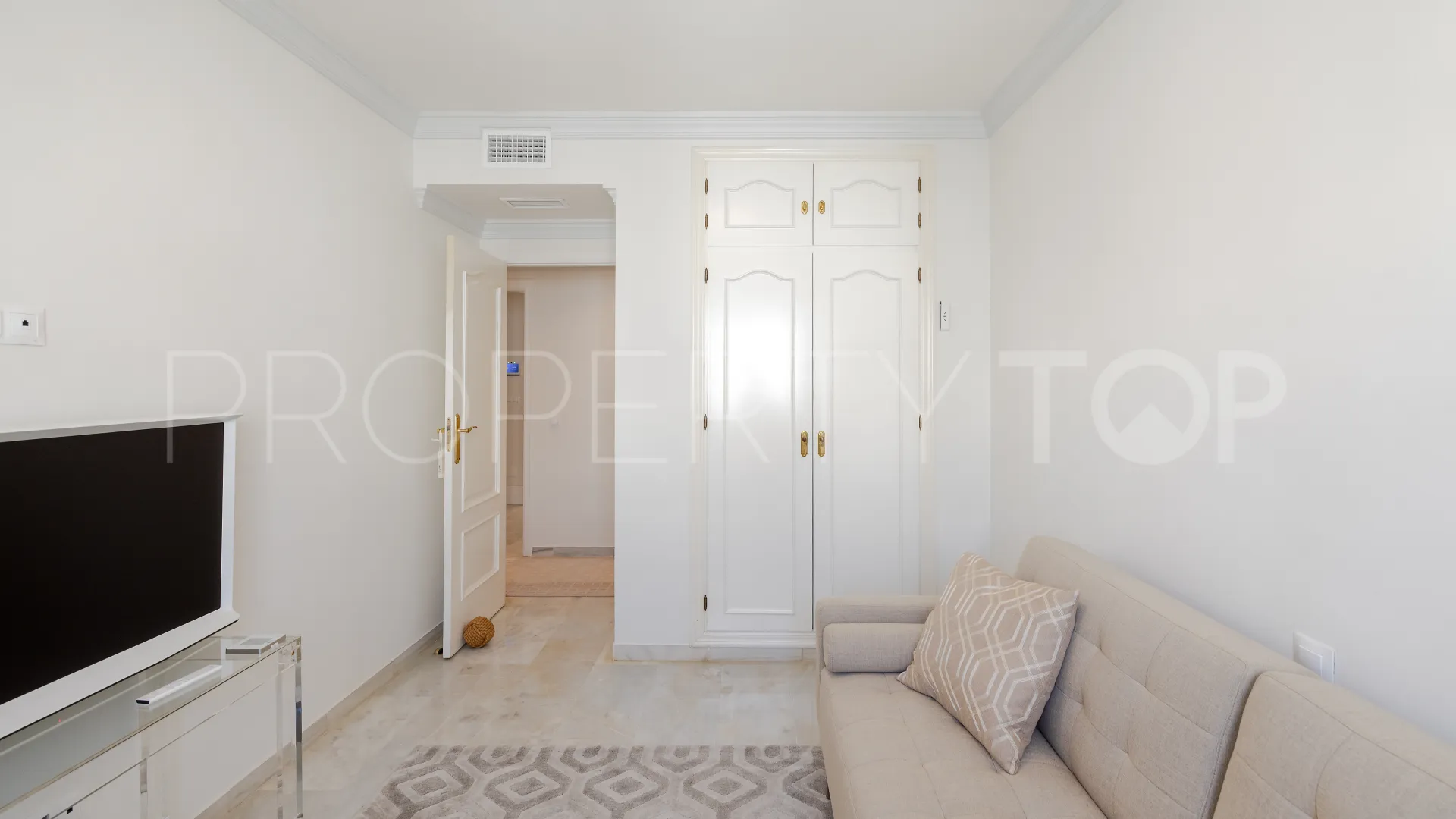 Apartamento de 4 dormitorios a la venta en Marbella Ciudad