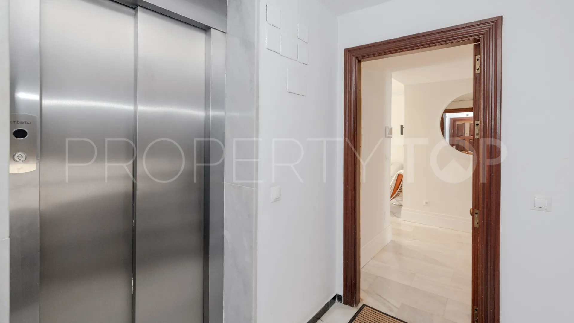 Apartamento de 4 dormitorios a la venta en Marbella Ciudad