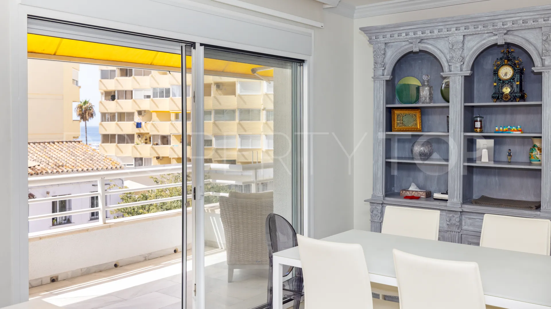 Apartamento de 4 dormitorios a la venta en Marbella Ciudad