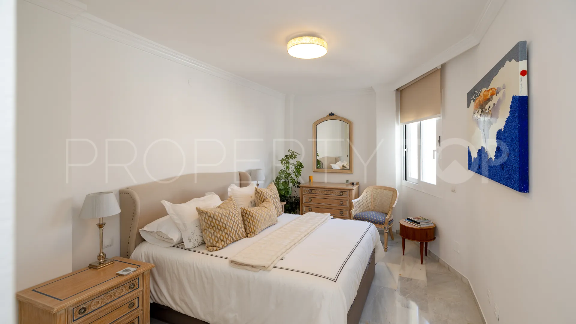 Apartamento de 4 dormitorios a la venta en Marbella Ciudad