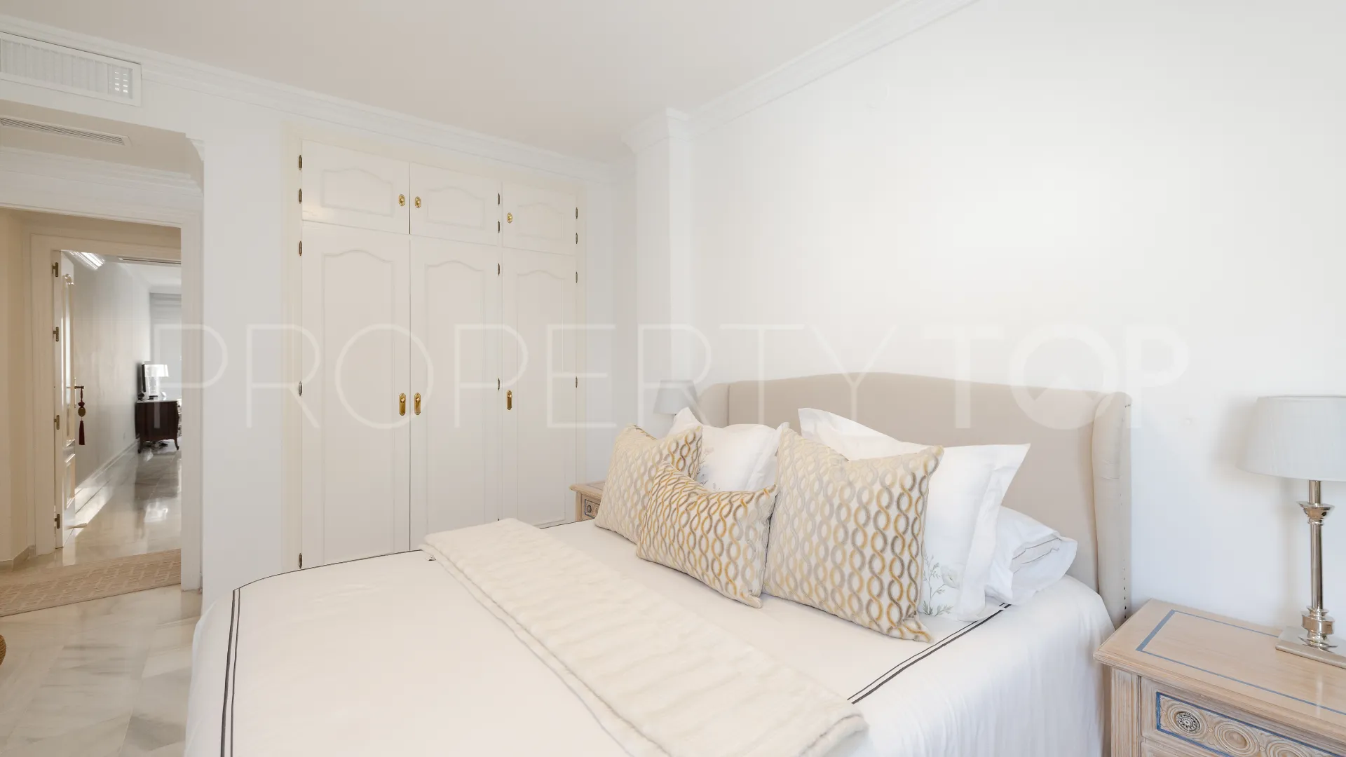 Apartamento de 4 dormitorios a la venta en Marbella Ciudad