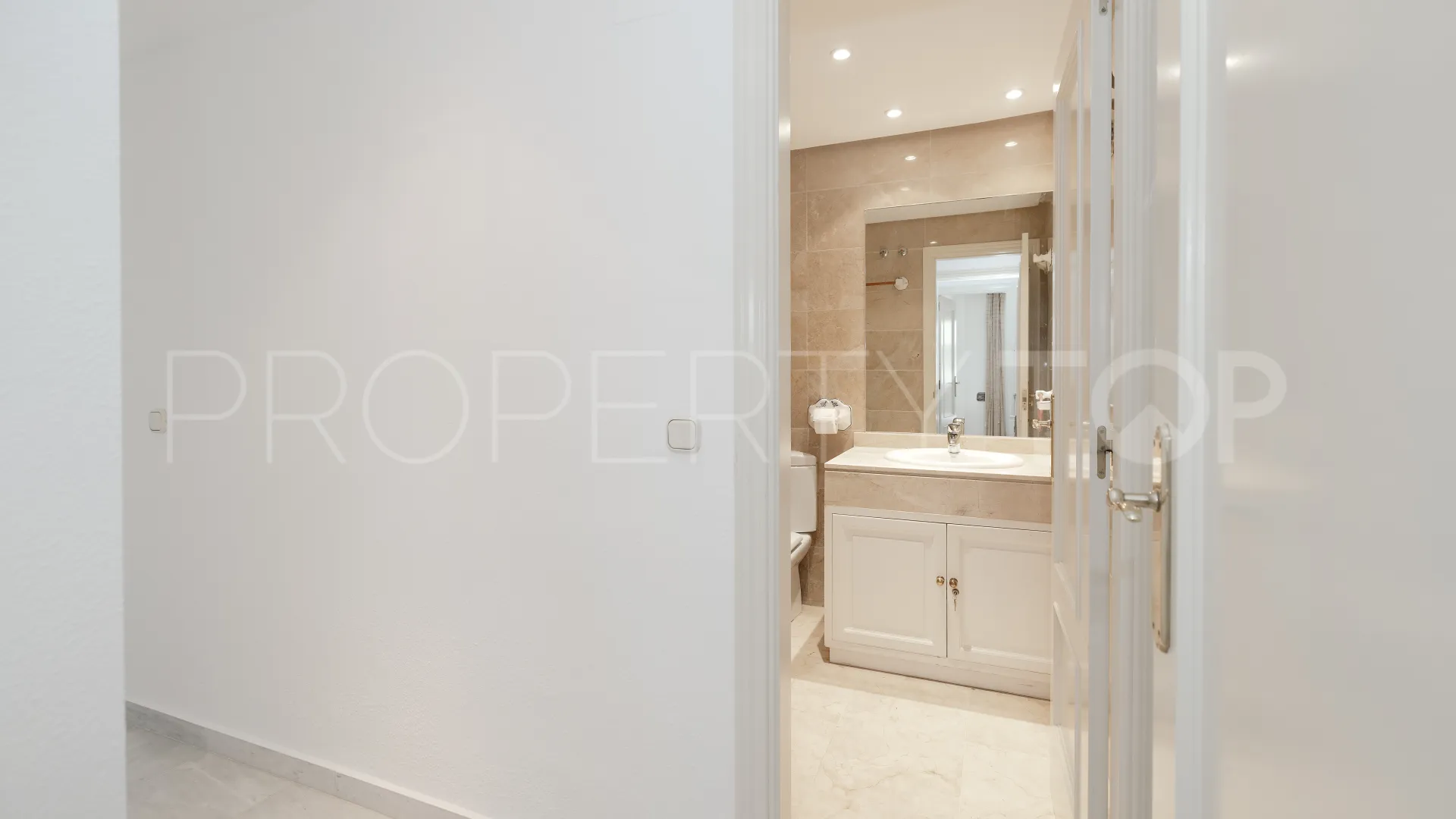 Se vende apartamento de 2 dormitorios en Hacienda Nagüeles II