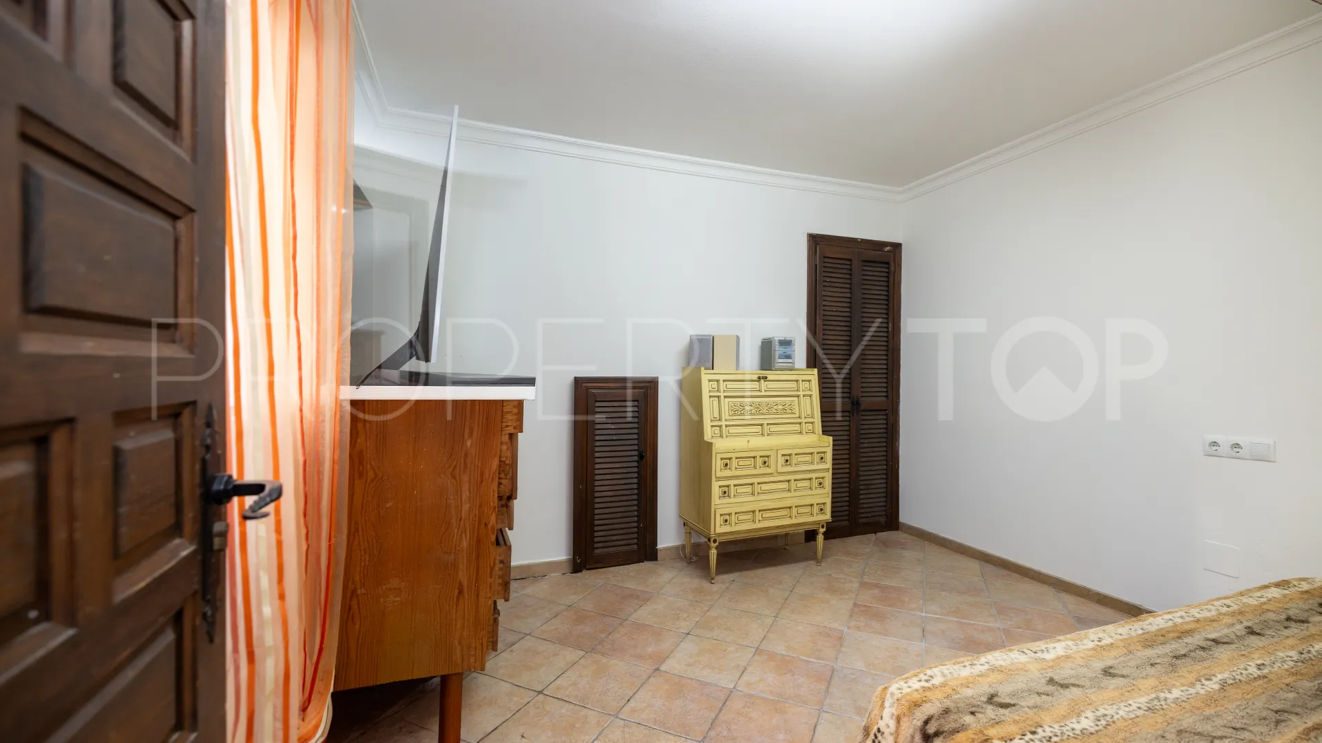 Pareado en venta en Marbella Ciudad con 6 dormitorios