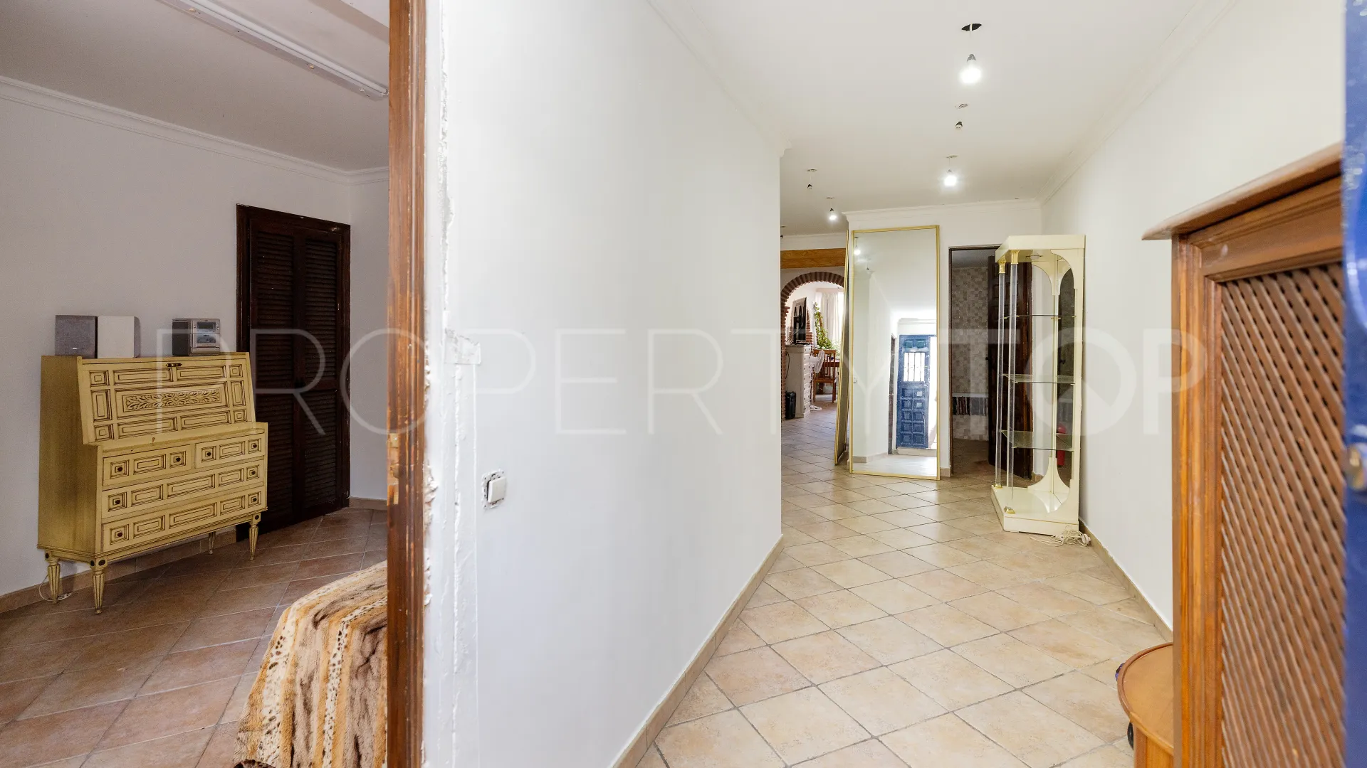 Pareado en venta en Marbella Ciudad con 6 dormitorios
