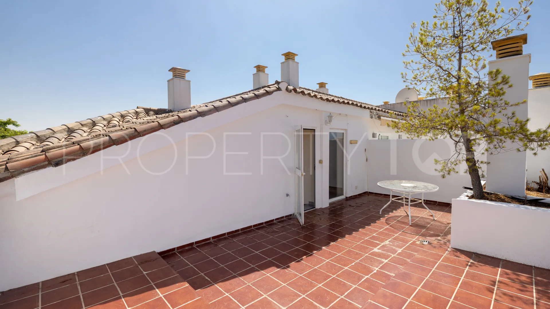 Buy duplex penthouse with 2 bedrooms in Nagüeles