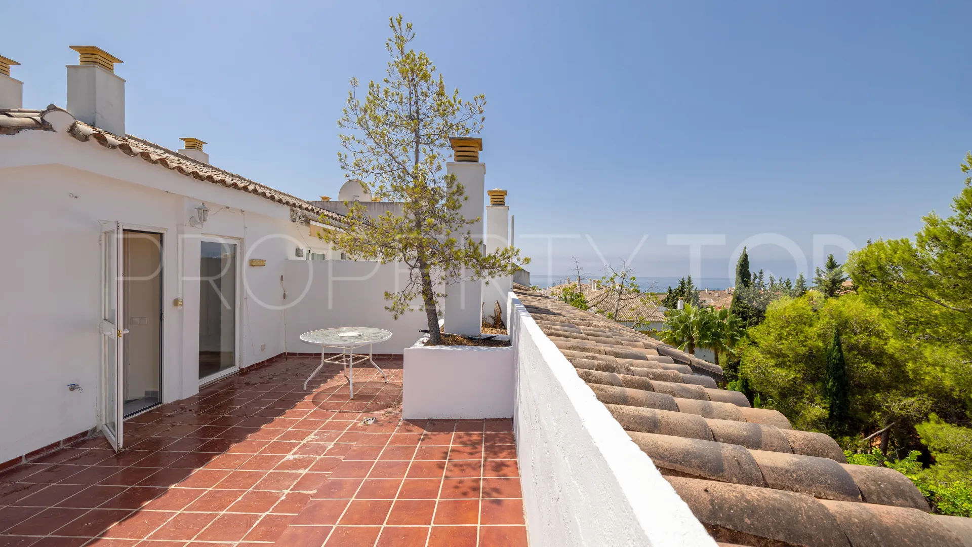 Buy duplex penthouse with 2 bedrooms in Nagüeles