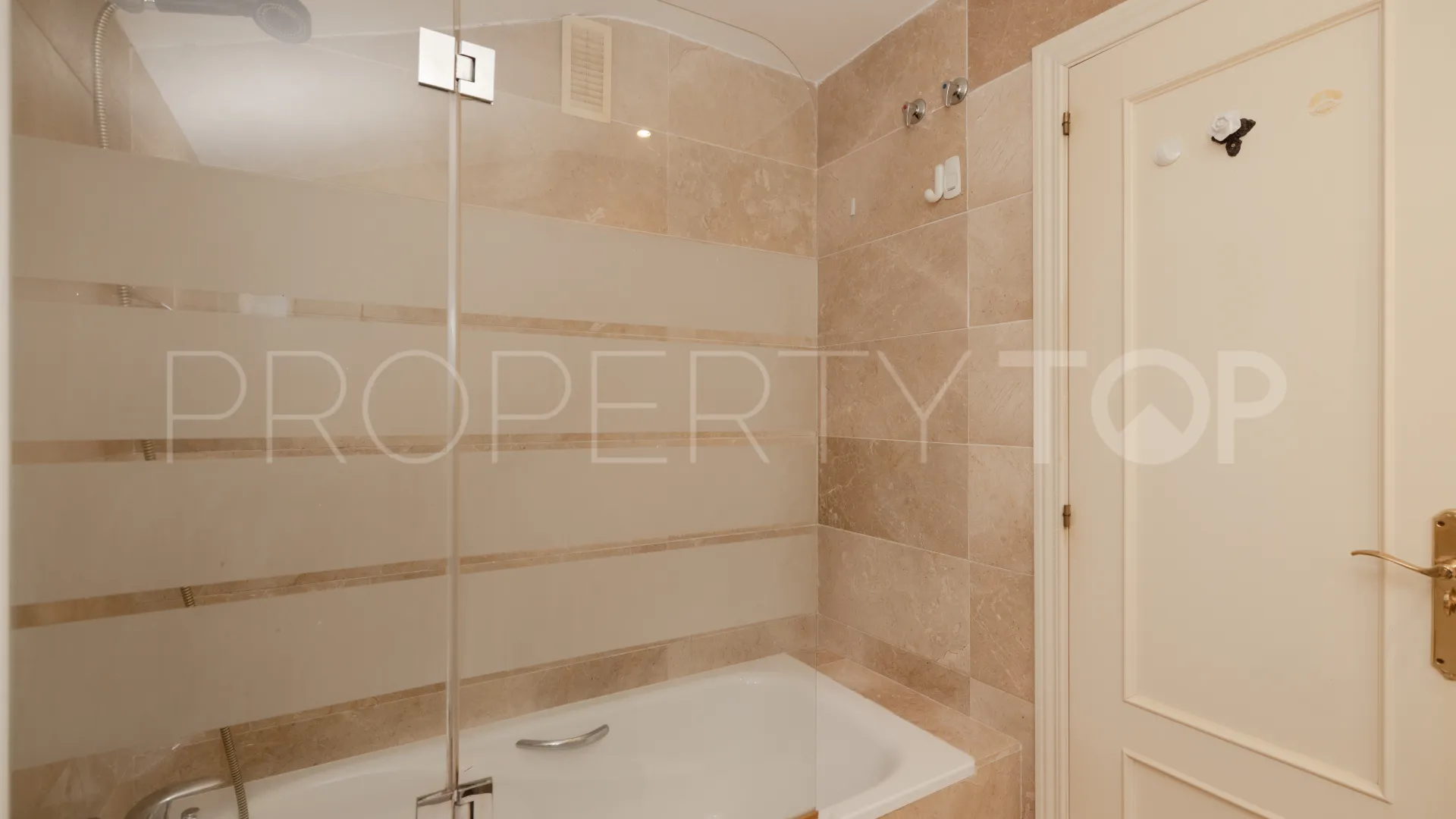 Buy duplex penthouse with 2 bedrooms in Nagüeles