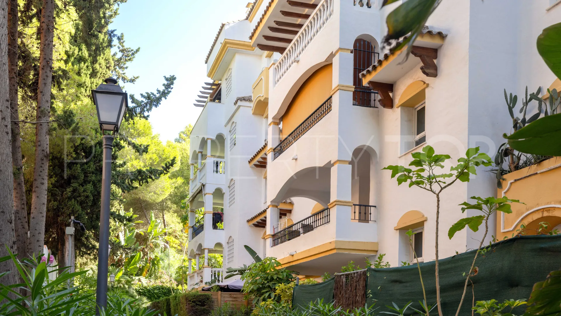 Buy duplex penthouse with 2 bedrooms in Nagüeles
