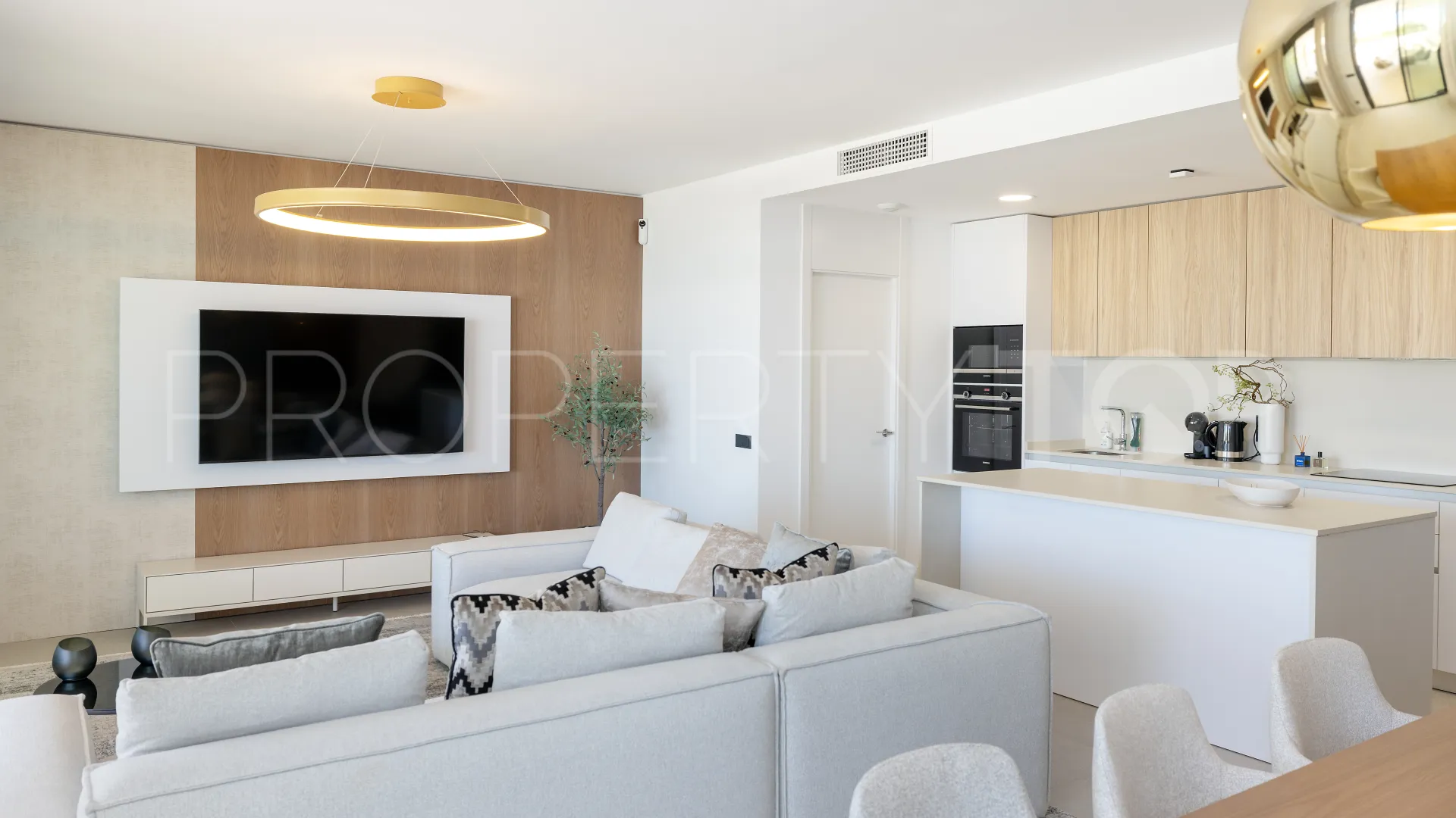 Apartamento de 3 dormitorios en venta en Los Altos de los Monteros