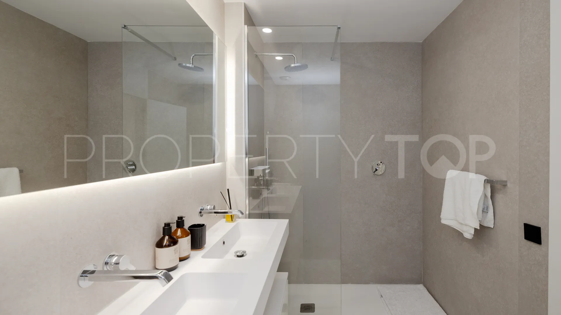 Apartamento de 3 dormitorios en venta en Los Altos de los Monteros
