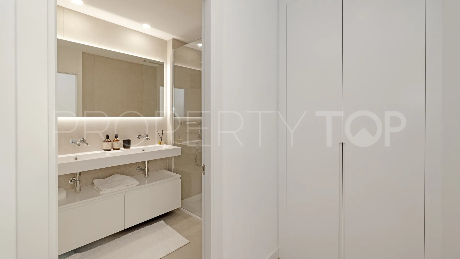 Apartamento de 3 dormitorios en venta en Los Altos de los Monteros
