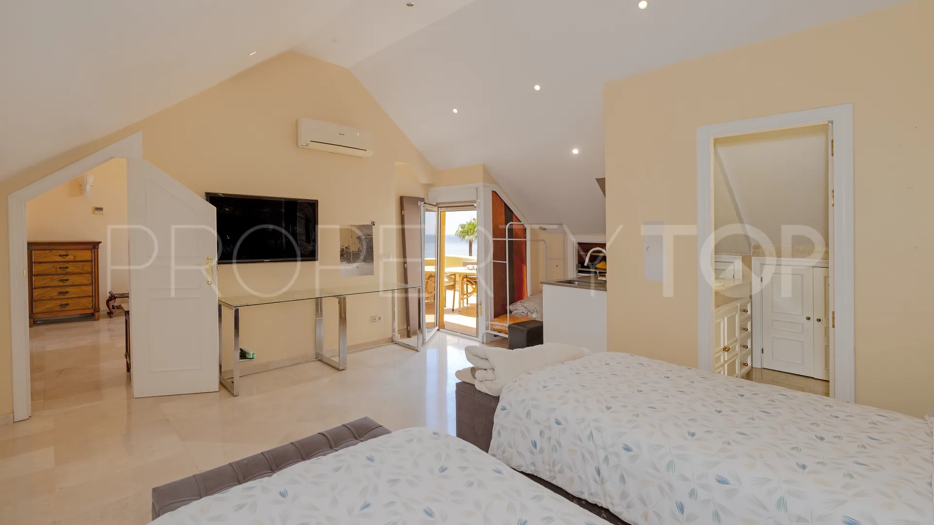 Comprar atico duplex de 4 dormitorios en Rio Real