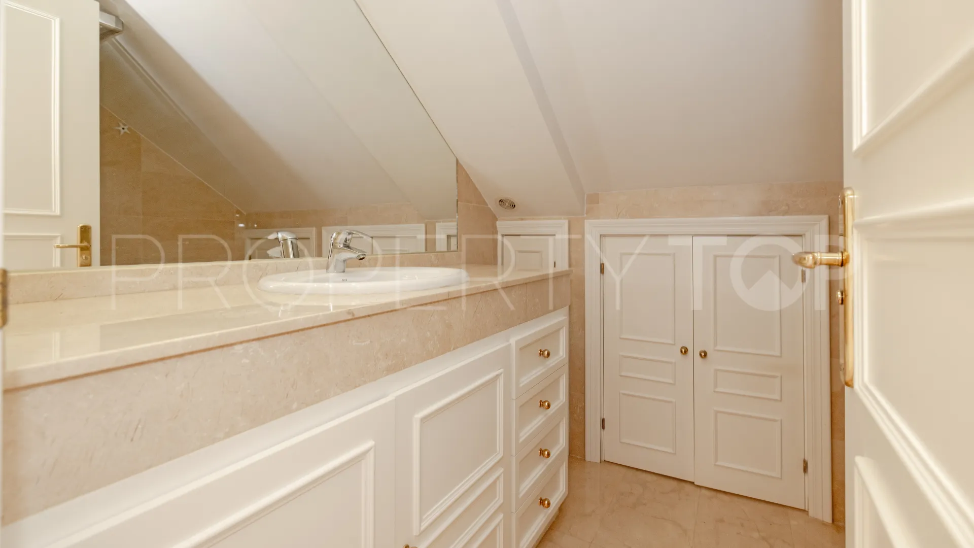 Comprar atico duplex de 4 dormitorios en Rio Real
