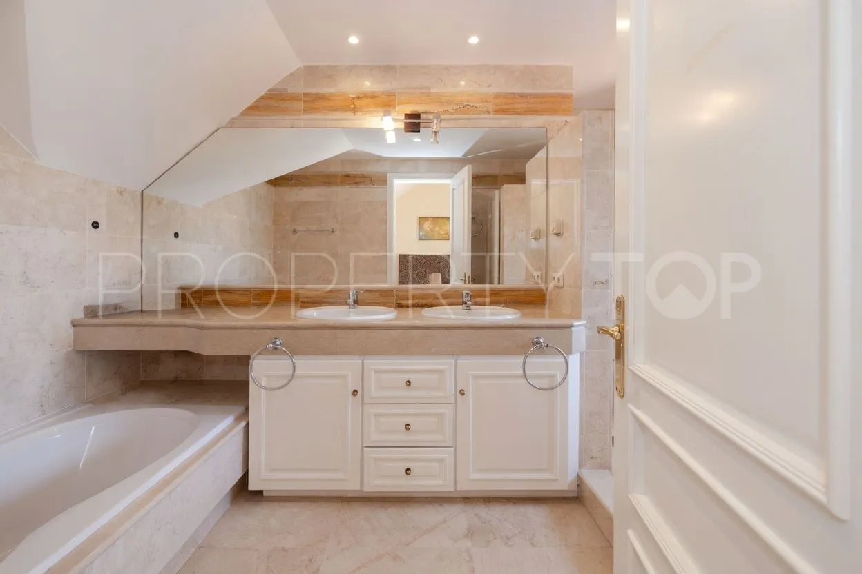 Comprar atico duplex de 4 dormitorios en Rio Real