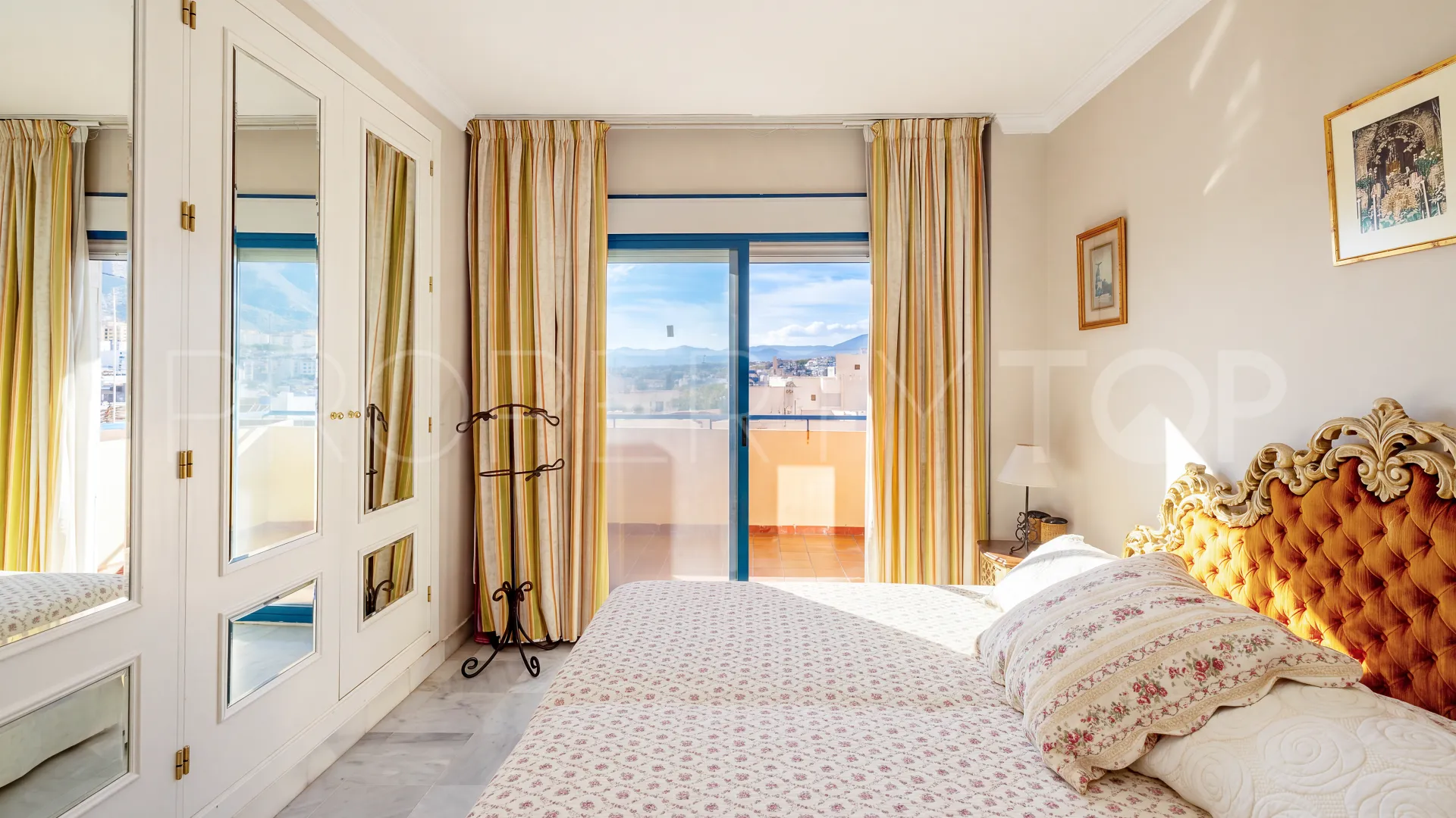 Apartment for sale in Marbella Centro with 3 bedrooms