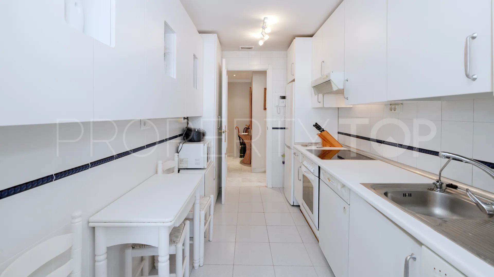 Apartment for sale in Marbella Centro with 3 bedrooms