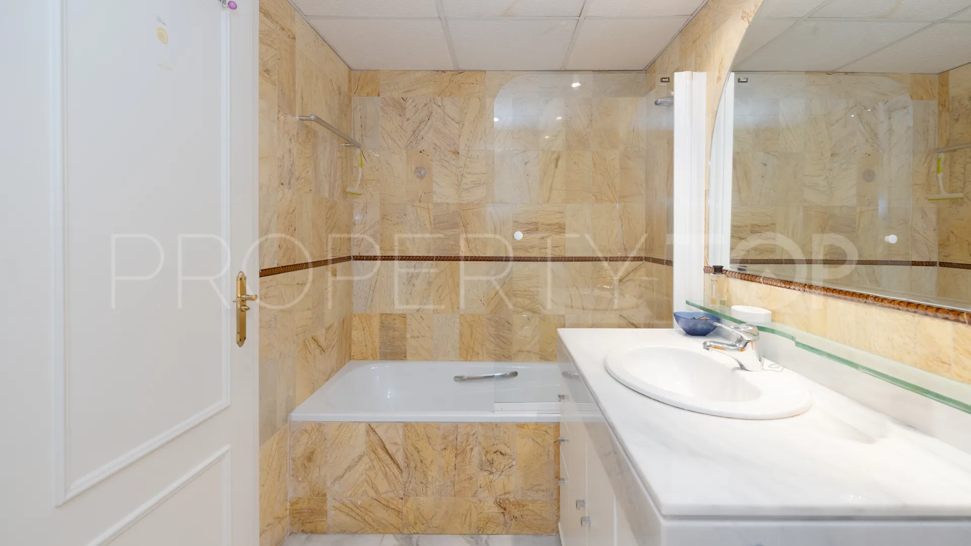 Apartment for sale in Marbella Centro with 3 bedrooms