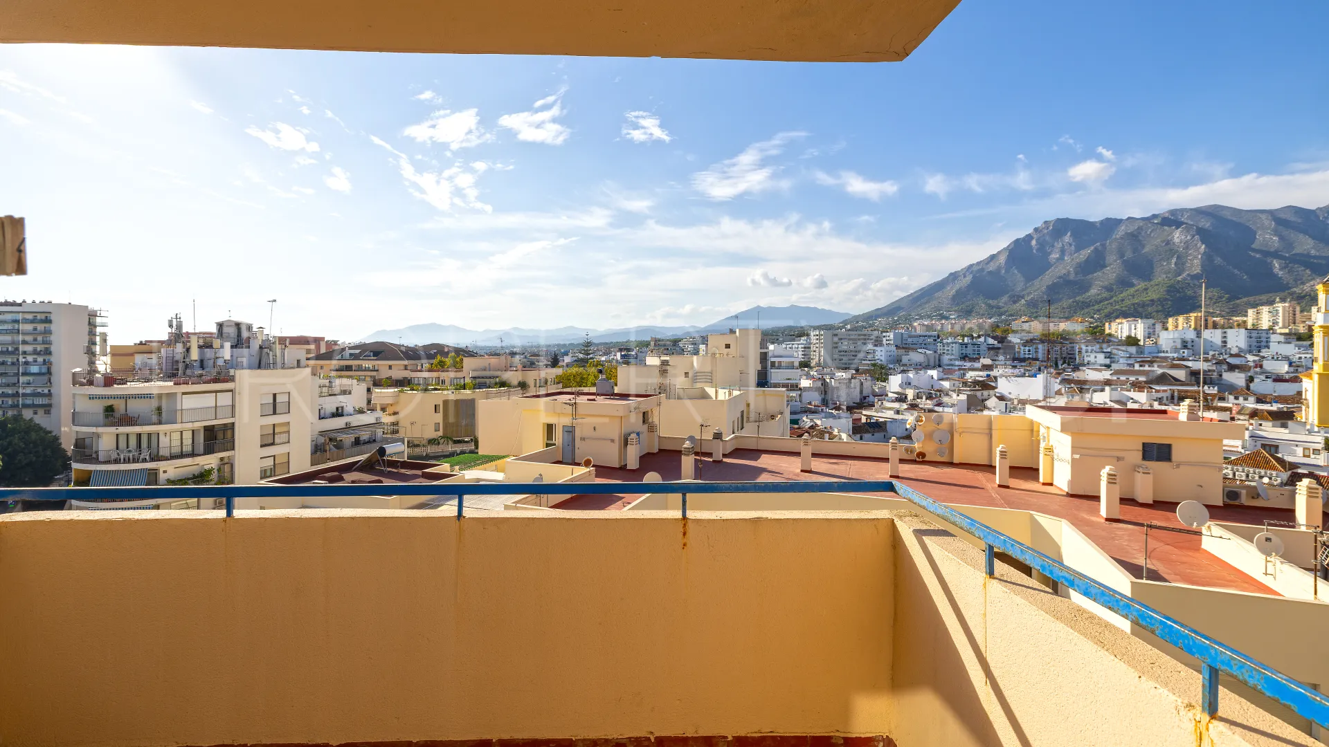 Apartment for sale in Marbella Centro with 3 bedrooms
