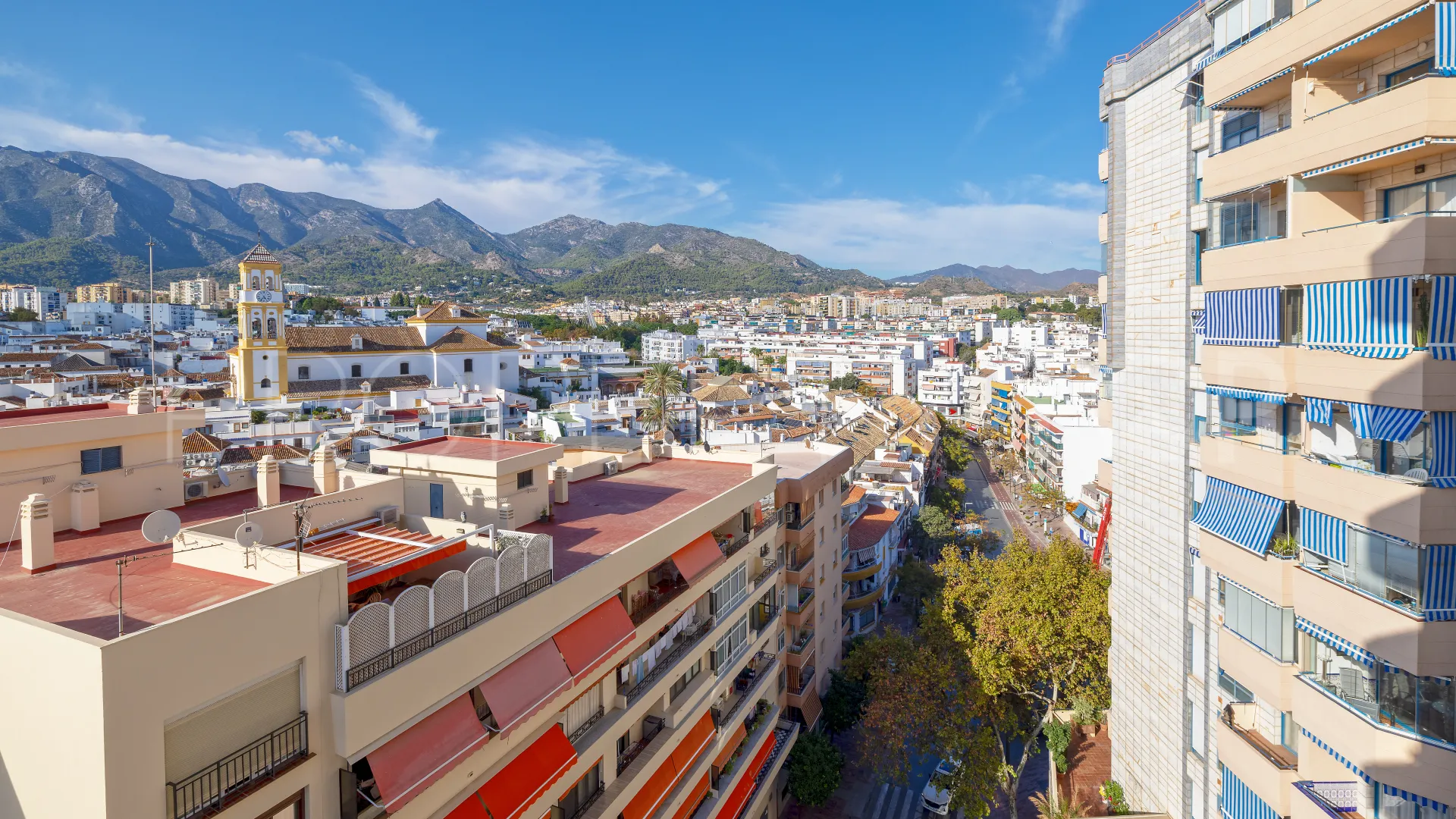 Apartment for sale in Marbella Centro with 3 bedrooms