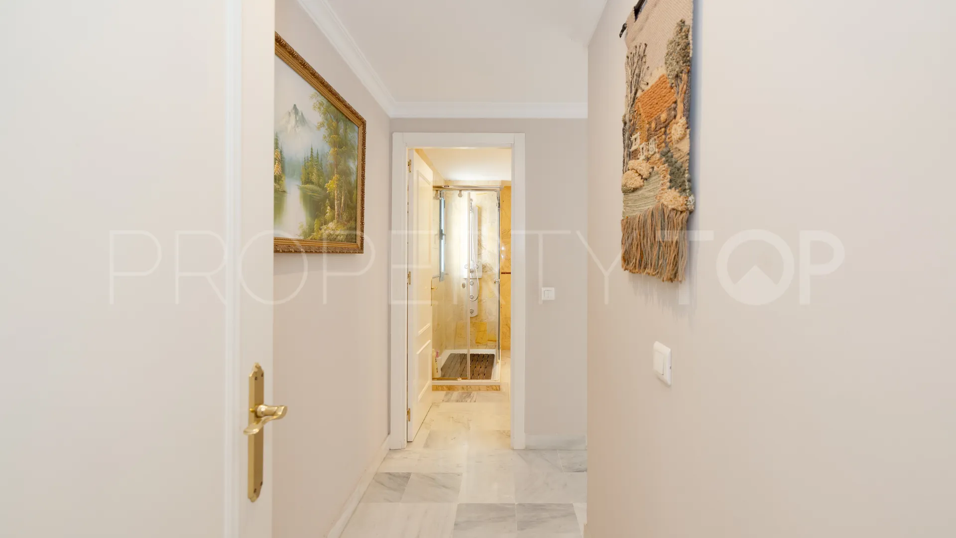 Apartment for sale in Marbella Centro with 3 bedrooms