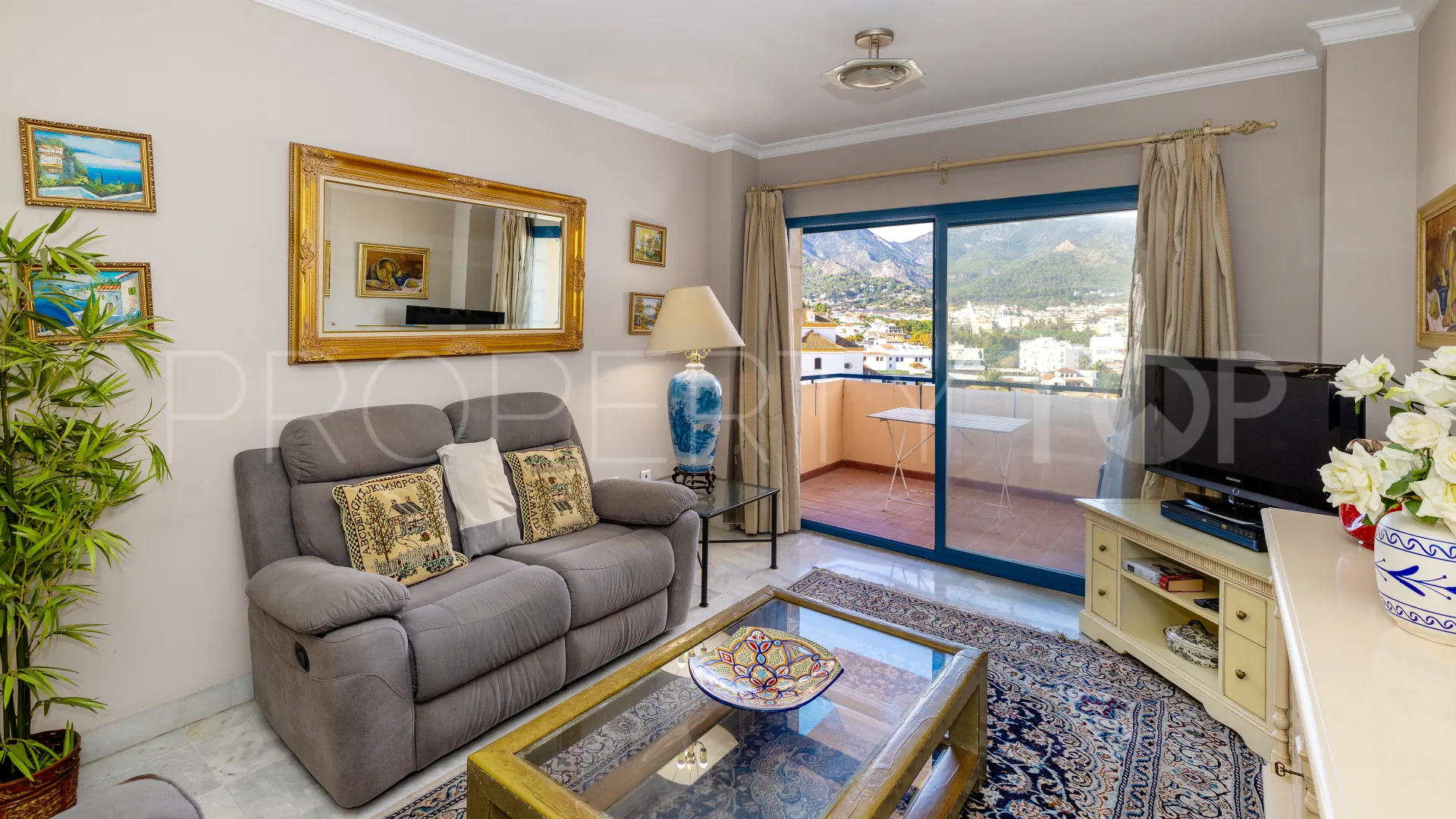 Apartment for sale in Marbella Centro with 3 bedrooms