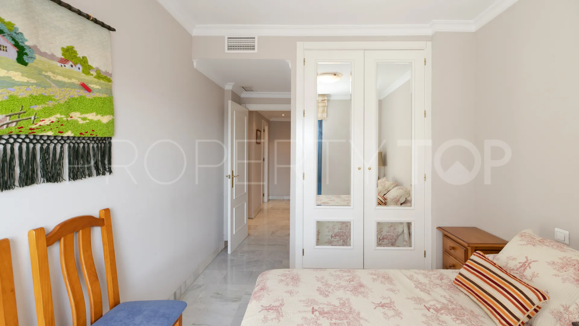 Apartment for sale in Marbella Centro with 3 bedrooms