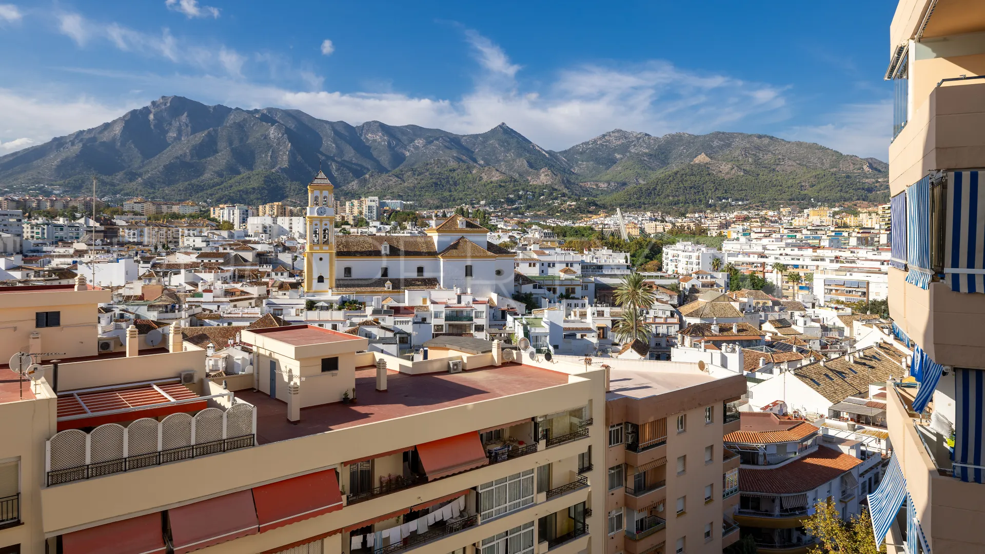 Apartment for sale in Marbella Centro with 3 bedrooms