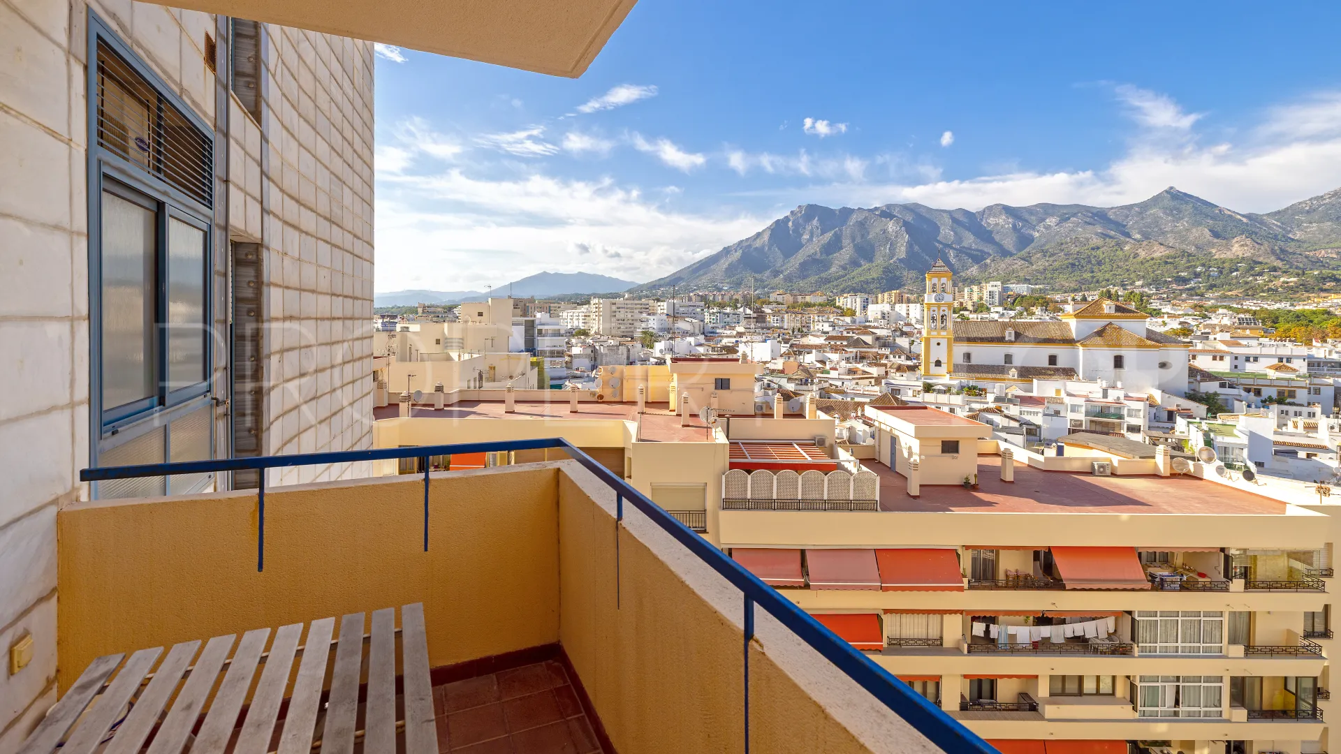 Apartment for sale in Marbella Centro with 3 bedrooms