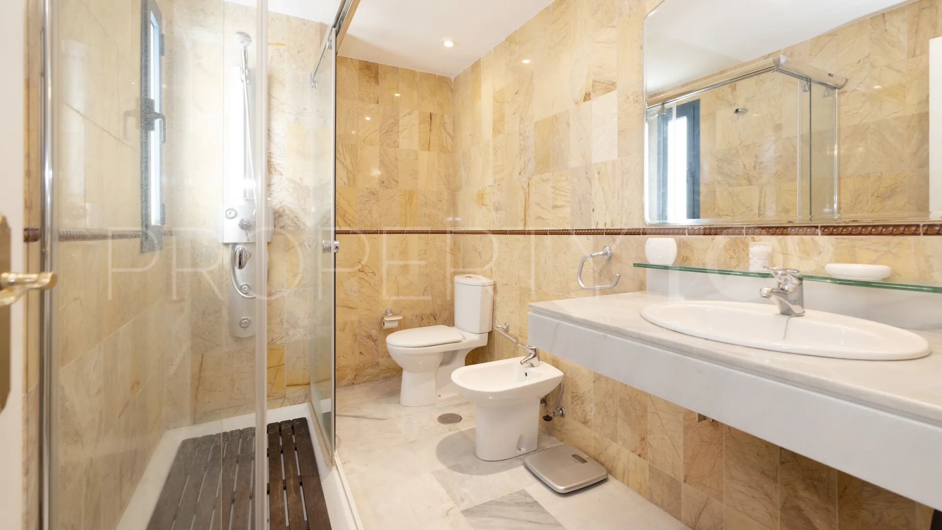 Apartment for sale in Marbella Centro with 3 bedrooms
