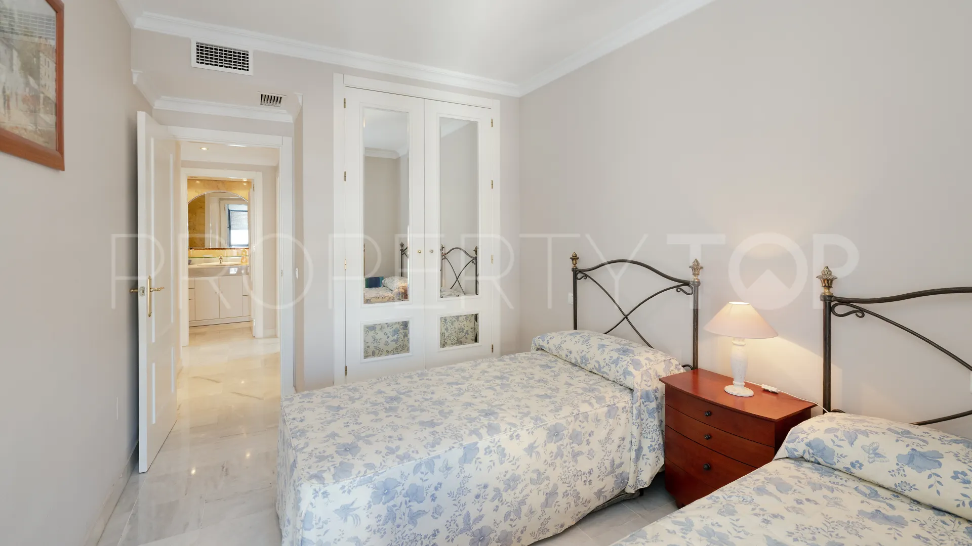 Apartment for sale in Marbella Centro with 3 bedrooms