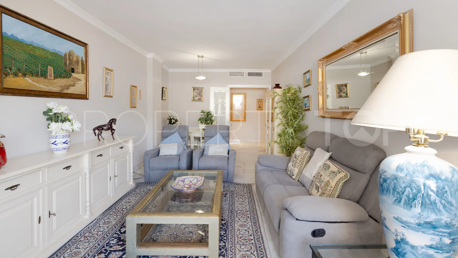 Apartment for sale in Marbella Centro with 3 bedrooms