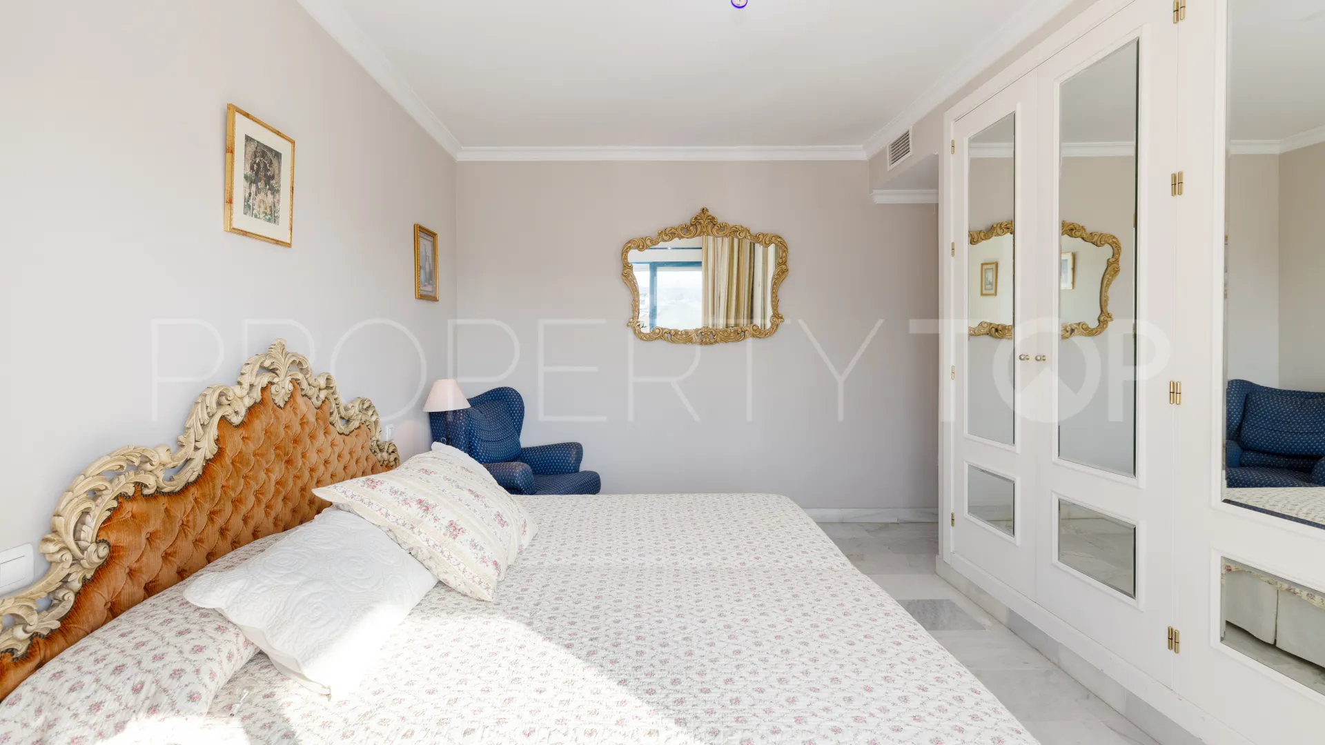 Apartment for sale in Marbella Centro with 3 bedrooms