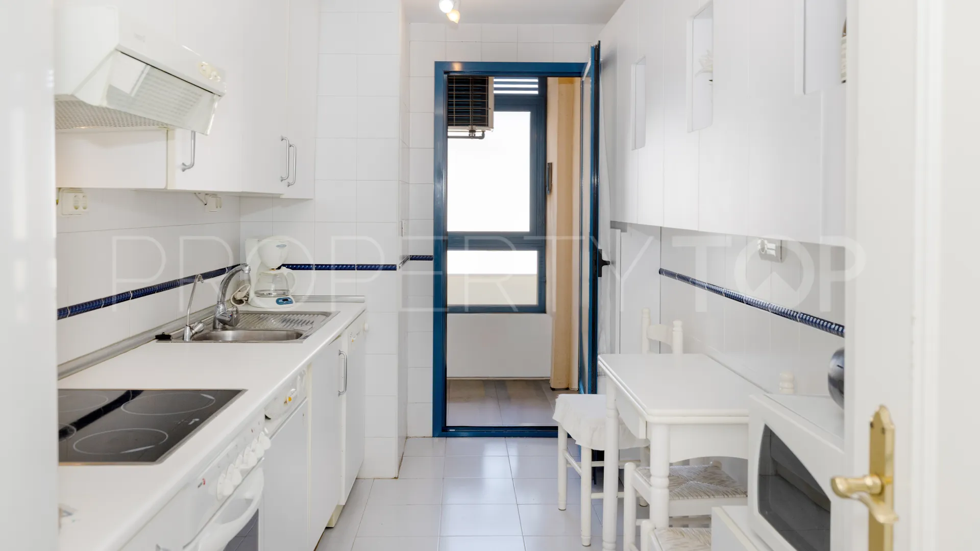 Apartment for sale in Marbella Centro with 3 bedrooms