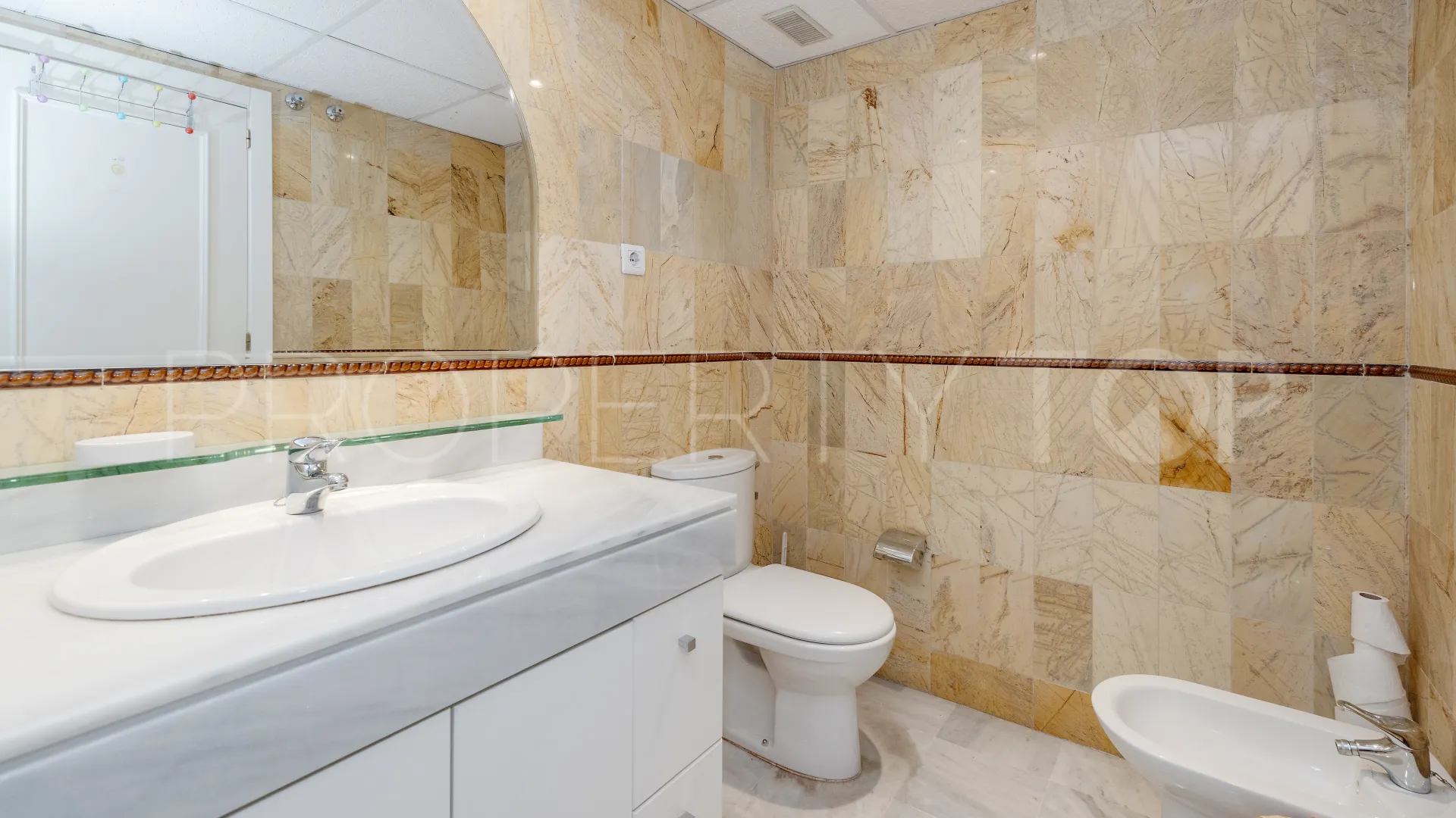 Apartment for sale in Marbella Centro with 3 bedrooms