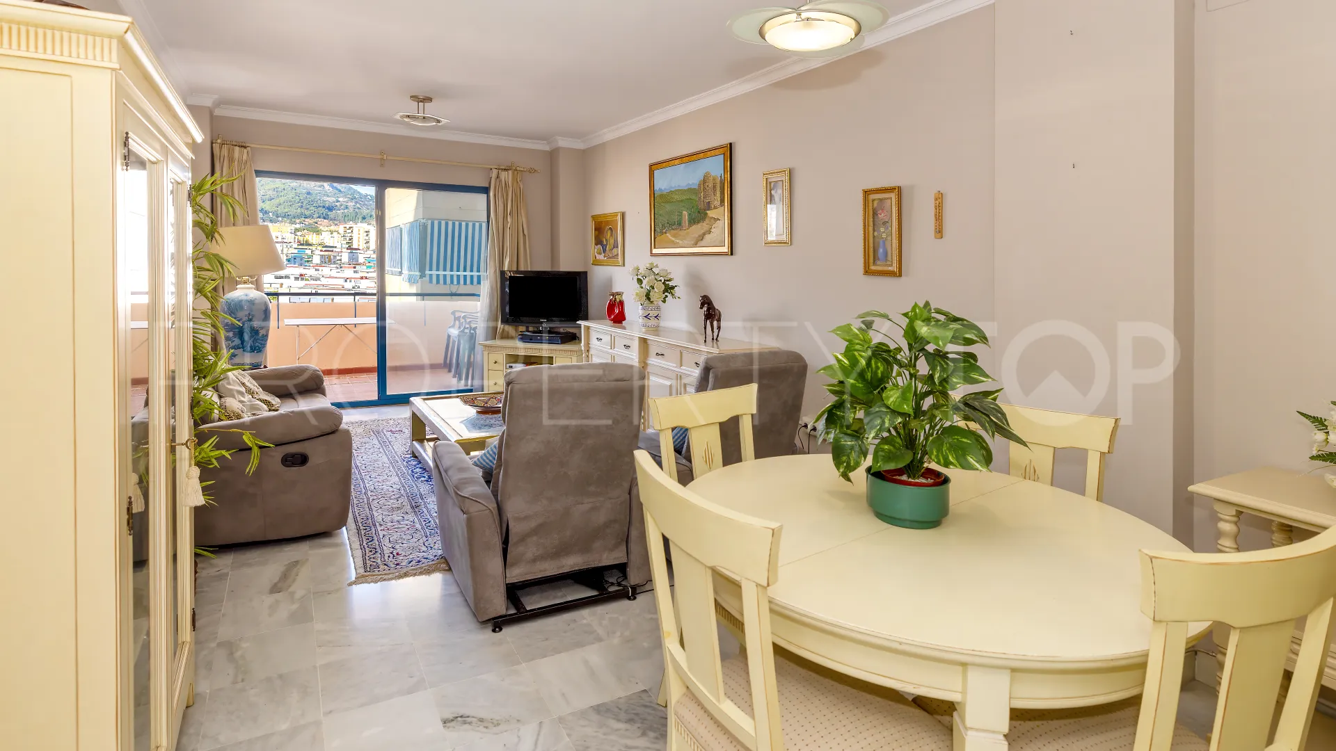 Apartment for sale in Marbella Centro with 3 bedrooms
