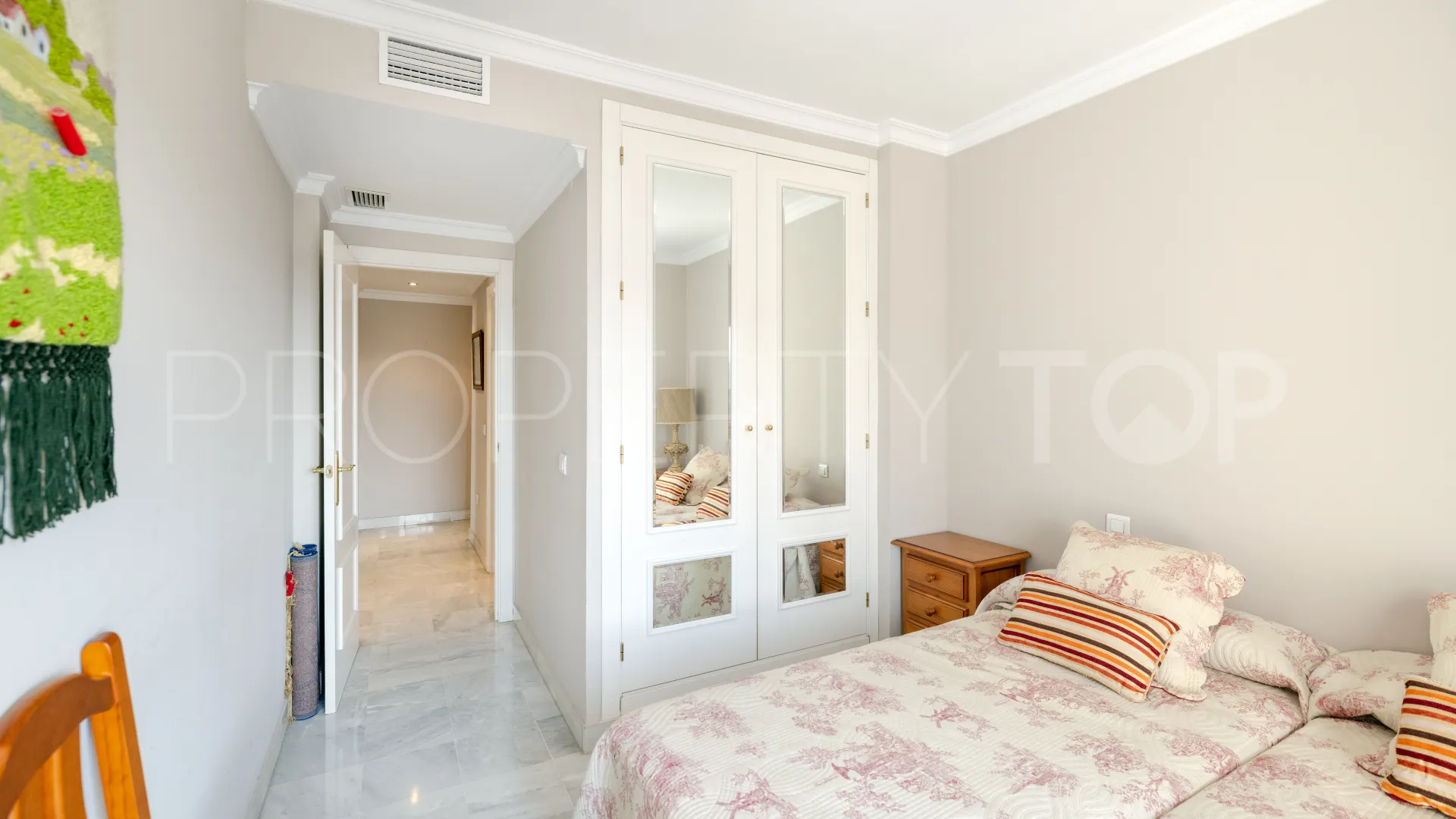Apartment for sale in Marbella Centro with 3 bedrooms