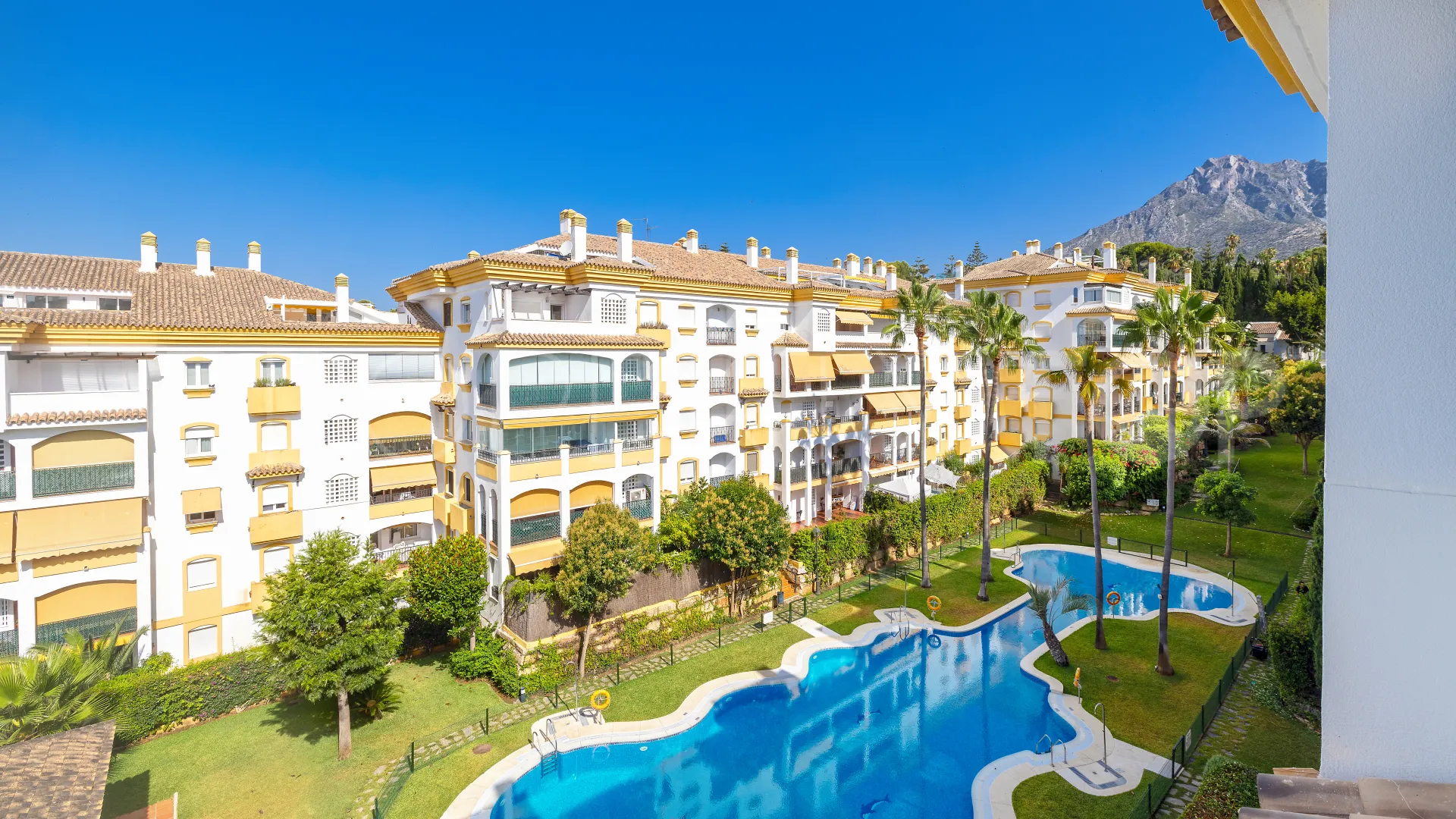 Duplex penthouse for sale in Marbella Club