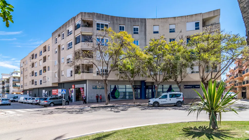 Estepona, local comercial en venta