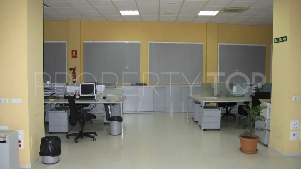 Estepona, local comercial en venta