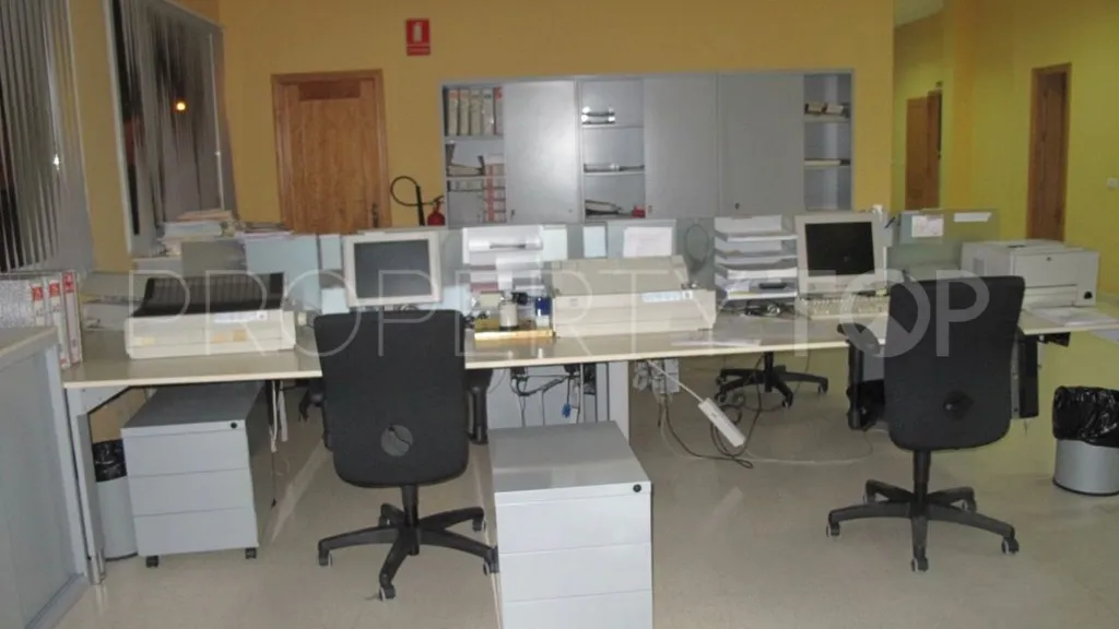 Estepona, local comercial en venta