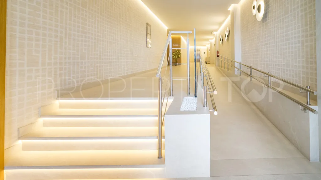 1 bedroom apartment in Estepona for sale