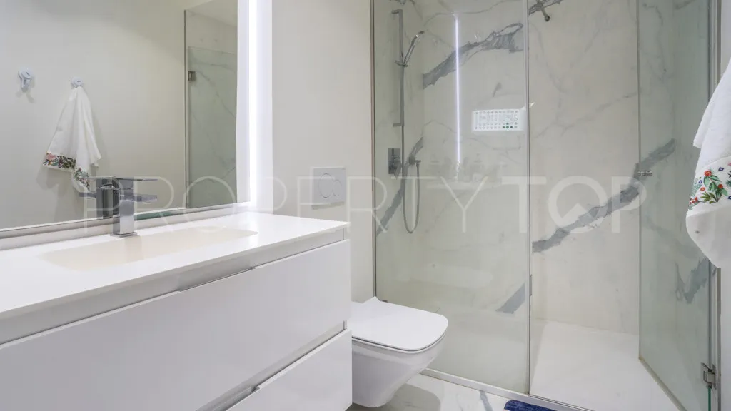 1 bedroom apartment in Estepona for sale