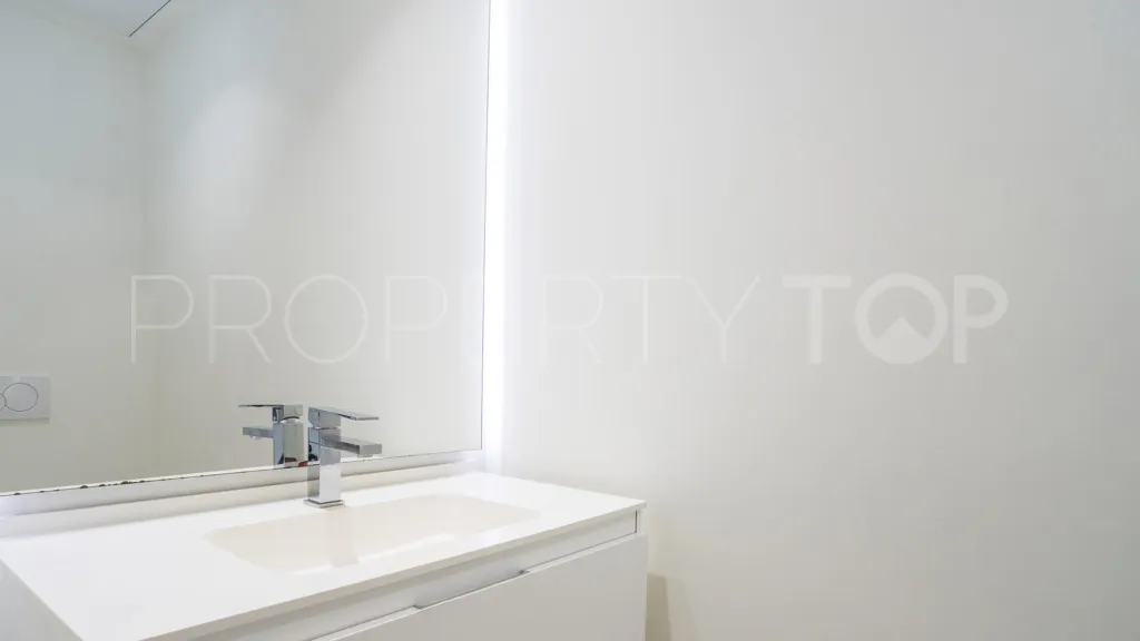 1 bedroom apartment in Estepona for sale