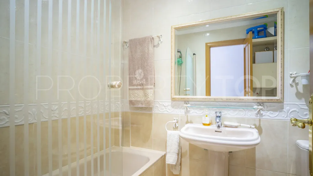 Estepona Puerto, apartamento en venta